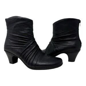 Cobb Hill by New Balance Black Leather Ankle Boots – Size 9N